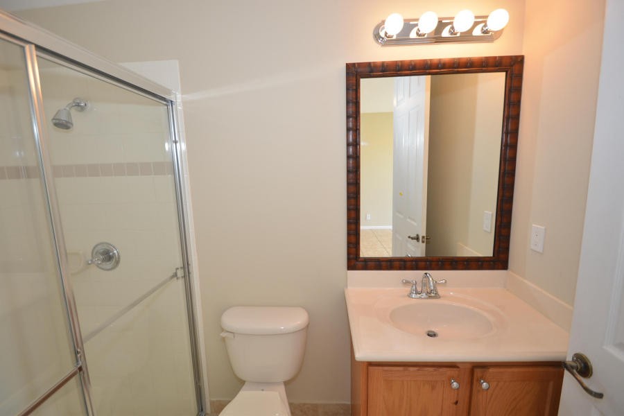 full downstairs bath