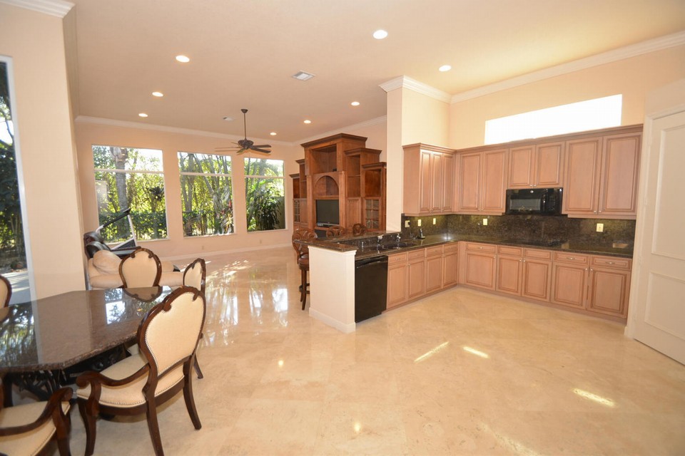 eating area off kitchen