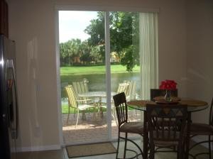 kitchen eating area
